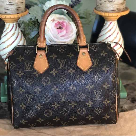 Louis Vuitton Handbags - AUTH Louis Vuitton Speedy 25 LOCK, KEY, DUSTBAG 🌺